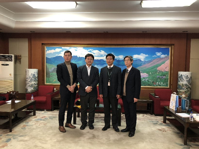 與延世大學校長助理合影~1.jpg